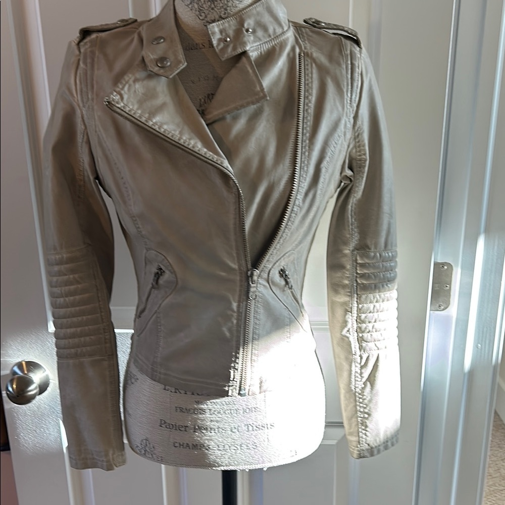 Women's Tan Jacket